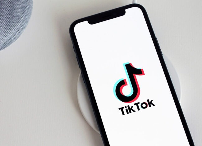 Трамп одобрил сделку по американскому TikTok&nbsp;&mdash; сервис оценили всего в $14 млрд, но это не точно