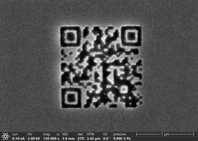 Немецкие инженеры создали QR-код размером меньше бактерии и попали с ним в Книгу рекордов Гиннеса