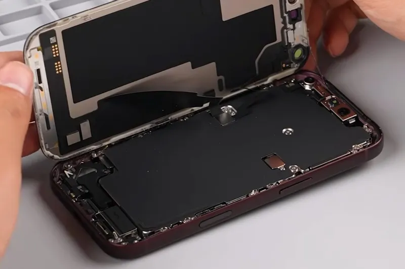 iPhone 18 Pro разобрали на камеру &mdash; стало понятно, как Apple удалось уменьшить&nbsp;Dynamic Island